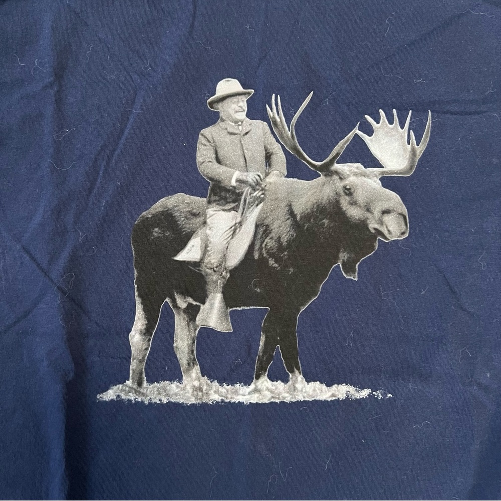 Hanes Navy Teddy Roosevelt Riding a Bull Moose Graphic Men's T-Shirt - Picture 3 of 4